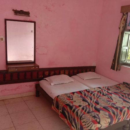 Hotel Yogi Lodge Khajuraho Luaran gambar
