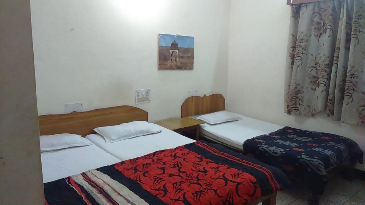 Hotel Yogi Lodge Khajuraho Luaran gambar