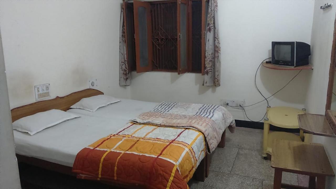 Hotel Yogi Lodge Khajuraho Luaran gambar