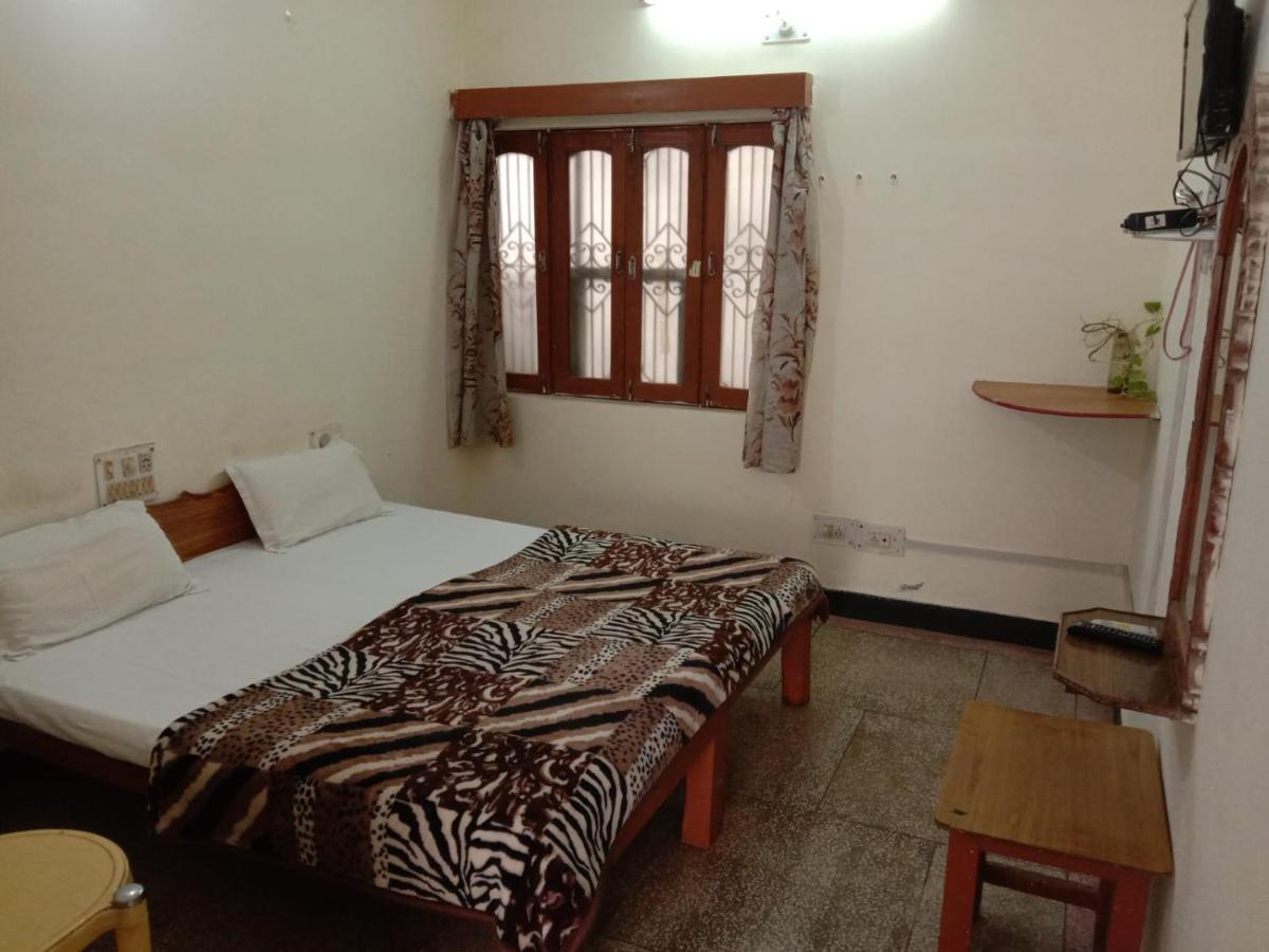 Hotel Yogi Lodge Khajuraho Luaran gambar