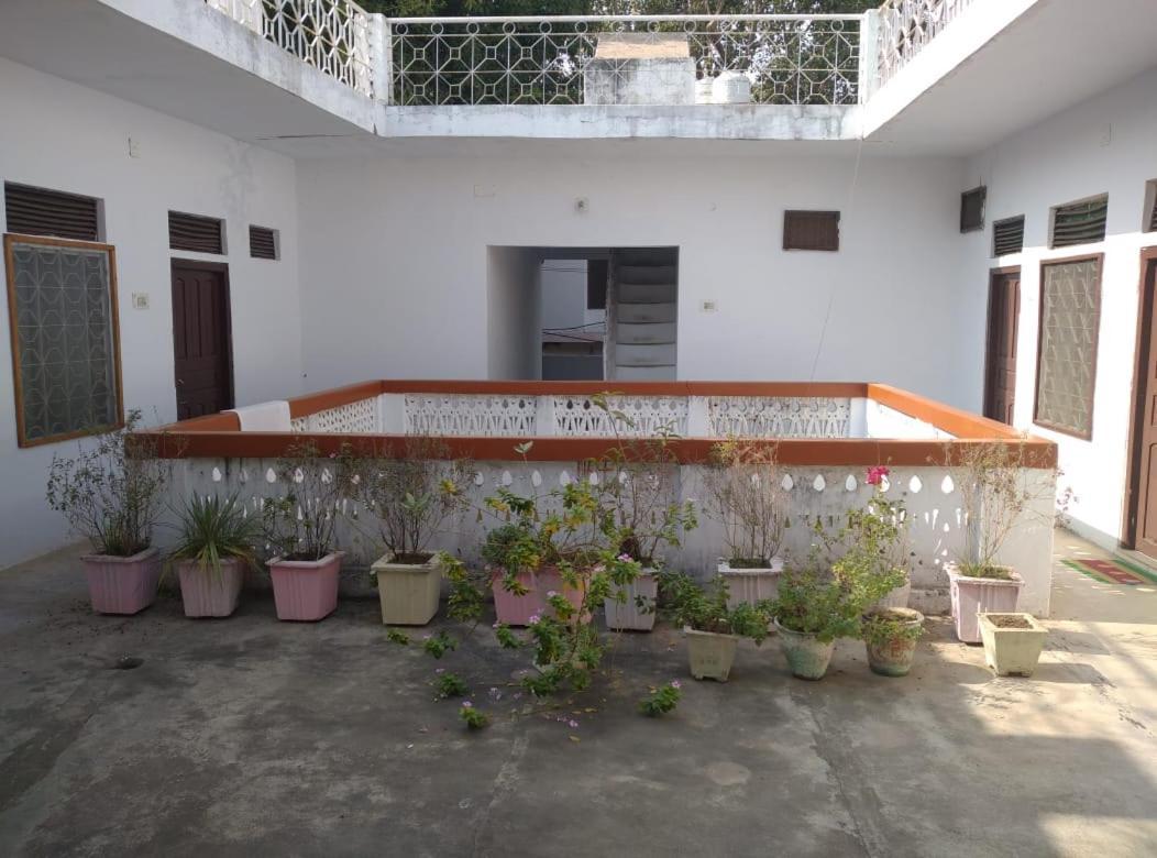 Hotel Yogi Lodge Khajuraho Luaran gambar
