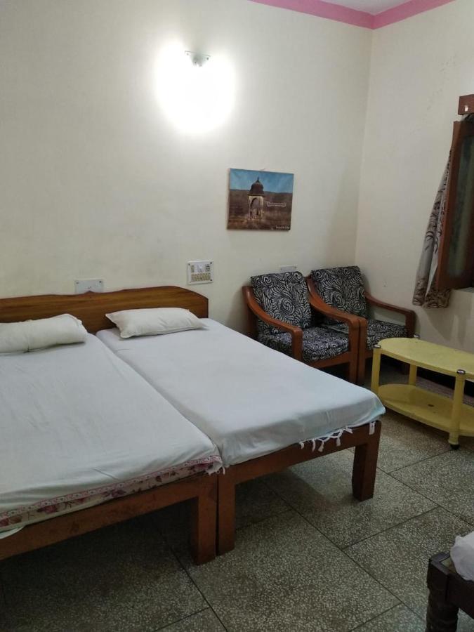 Hotel Yogi Lodge Khajuraho Luaran gambar
